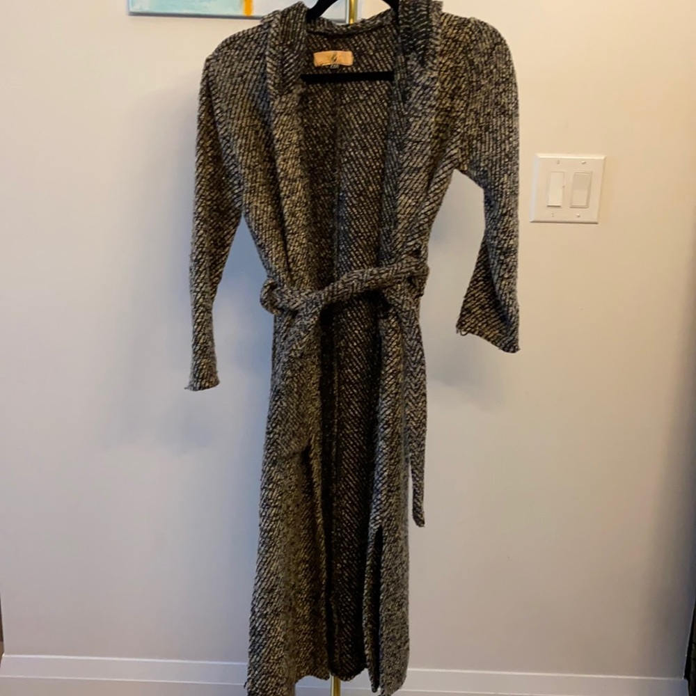 New Hooded coat with belt and pockets